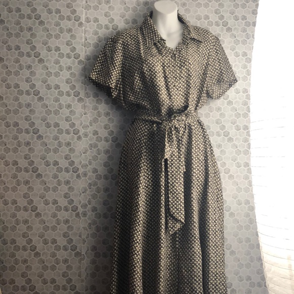 Dana Buchman Dresses & Skirts - 100% silk Dana Buckman dress